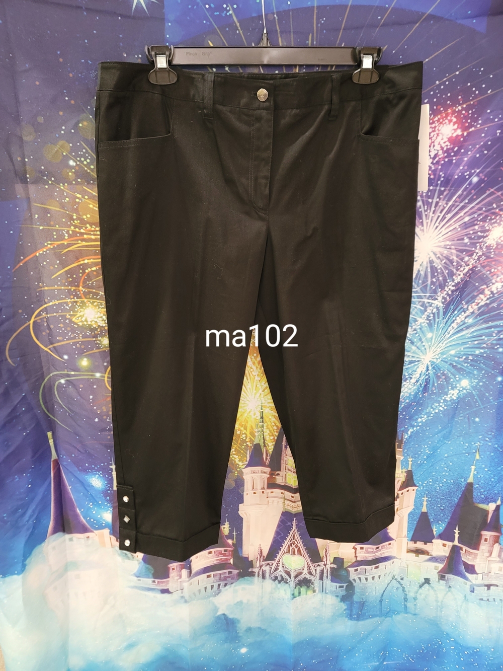 Peter Nygard Black Capri Pants